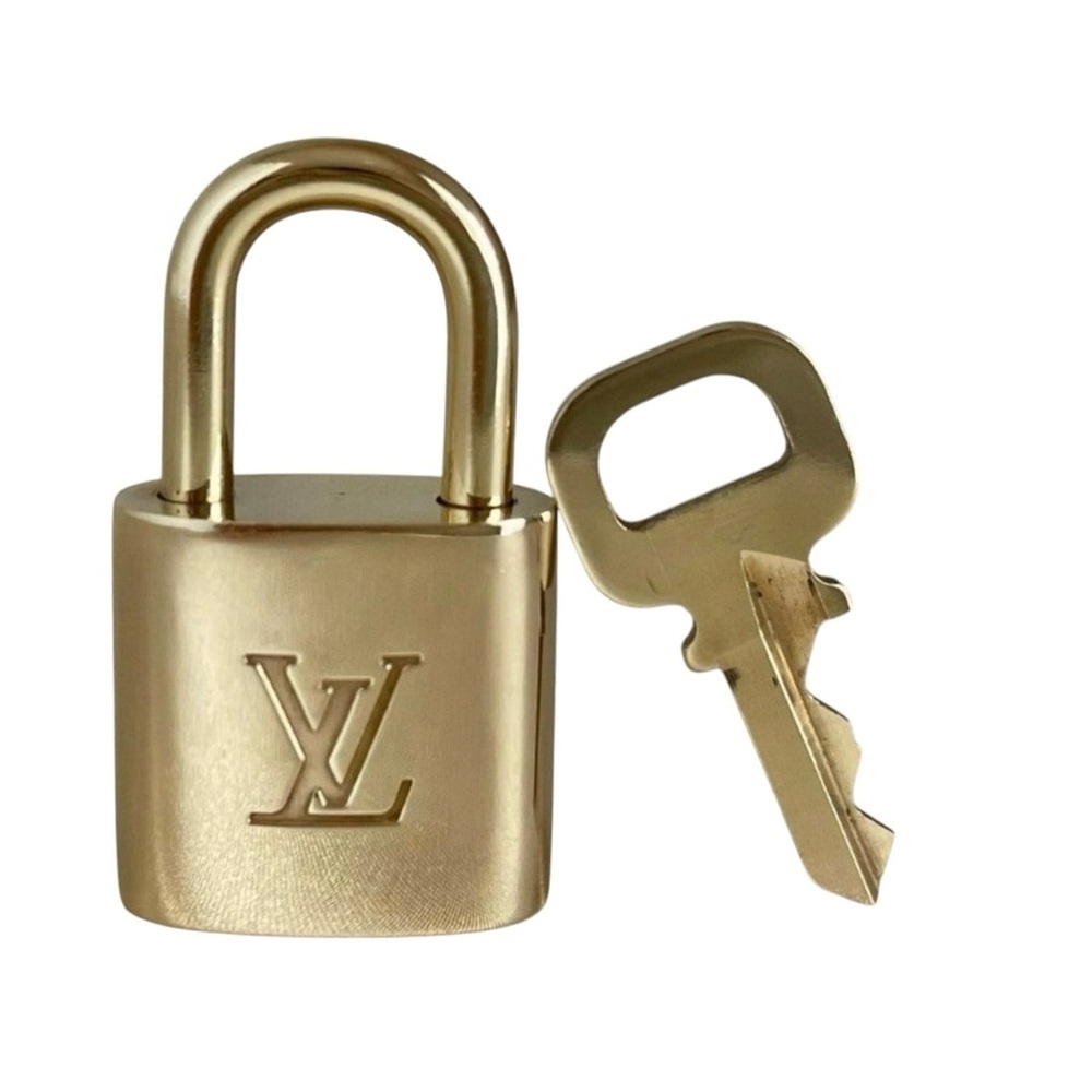 Authentic Louis Vuitton #344 Lock & Key Set on a 18K Gold Plated Chain Necklace - Picture 3 of 10